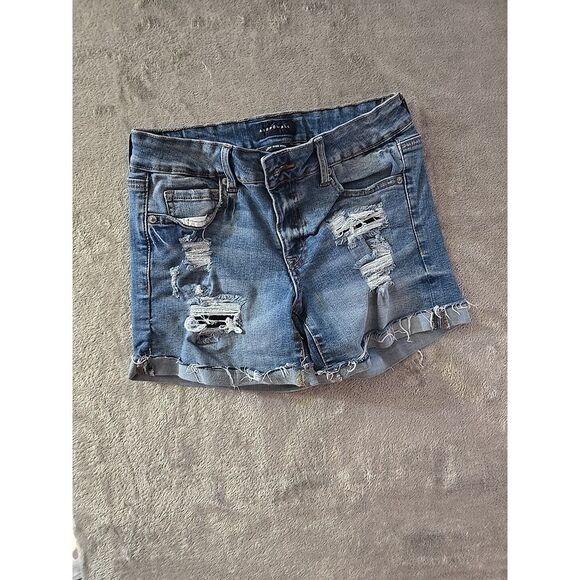 Aeropostale Low Rise Midi Distressed Denim Blue Jean Shorts Size‎ 8 - Picture 1 of 11